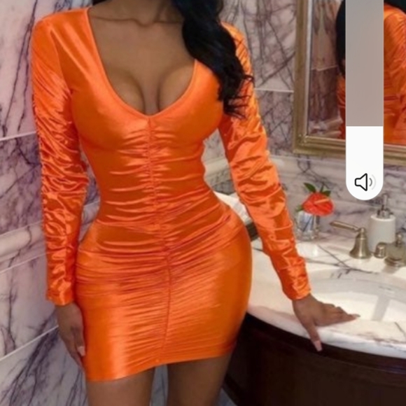 NWT!!! Orange Satin "Classy Girl by Shane Justin Sz M - Picture 3 of 6